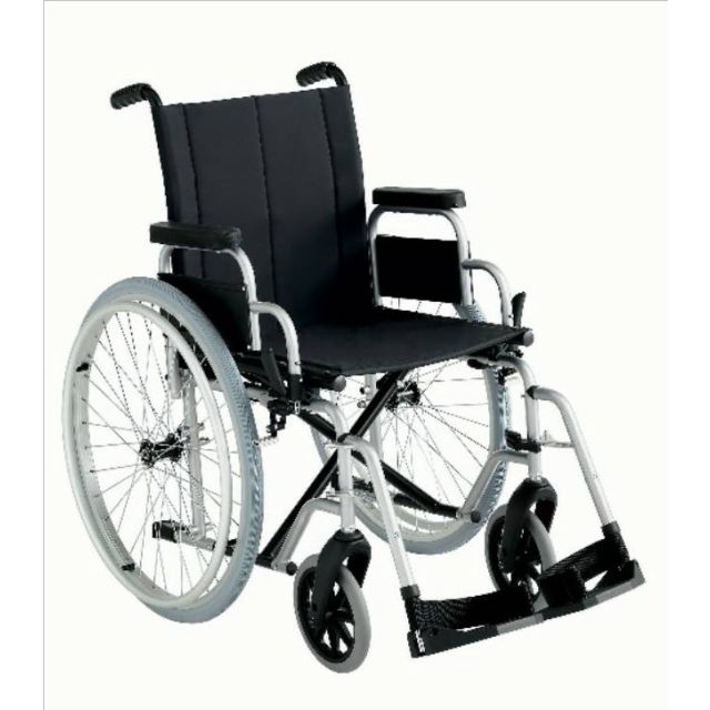 Carrozzina standard per disabili a noleggio